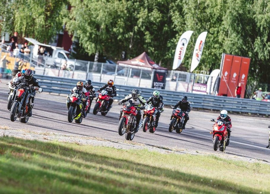  BMA („Baltic Motorcyclist Association“) „Baltic Superbike“ čempionato akimirka (nuotr. Organizatorių)