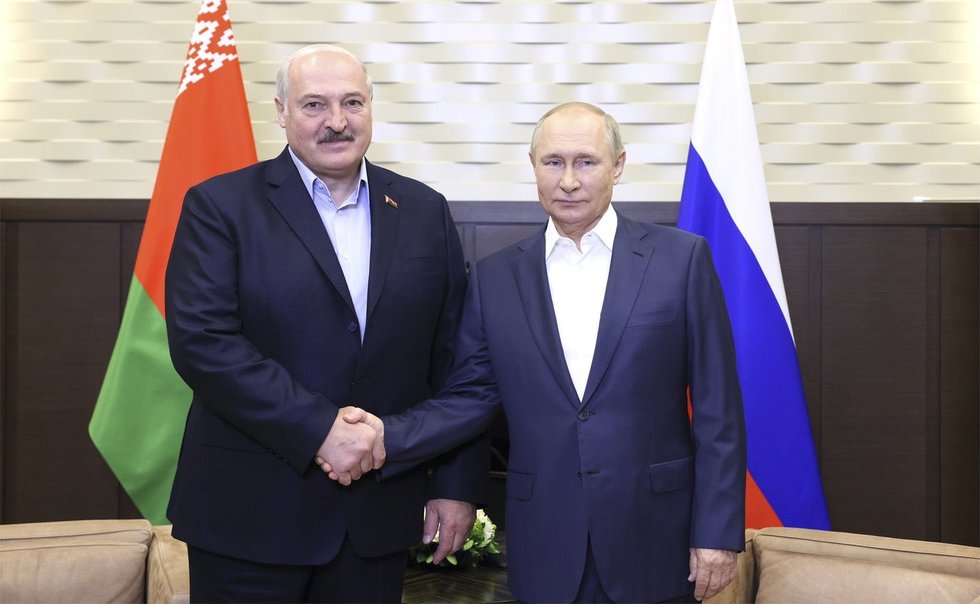 Lukašenka paskelbė dislokuojantis šalyje Rusijos karius, pagrasino Ukrainai puolimu (nuotr. SCANPIX)