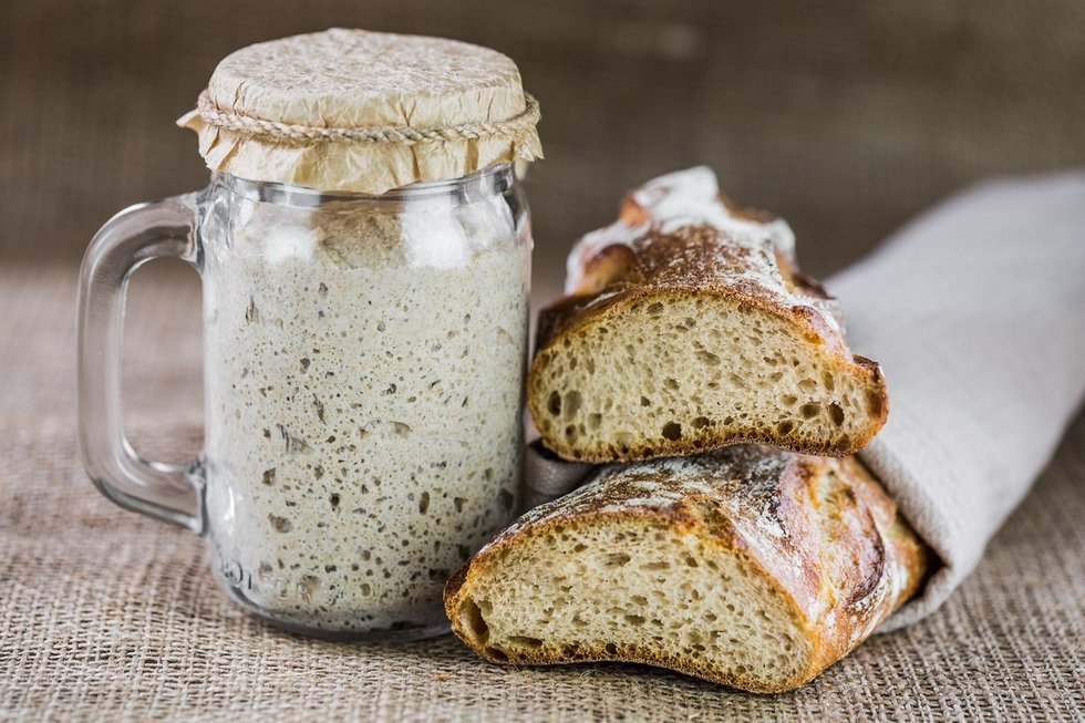 Natūralaus raugo duona, geriau žinoma kaip sourdough. Shutterstock nuotr.