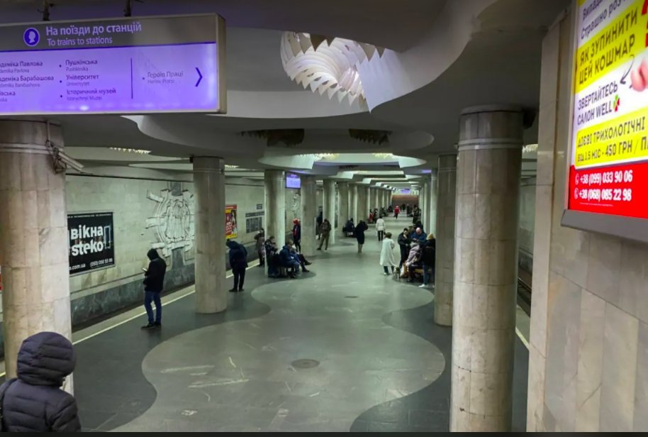 Charkovo gyventojai slepiasi nuo bombų metro