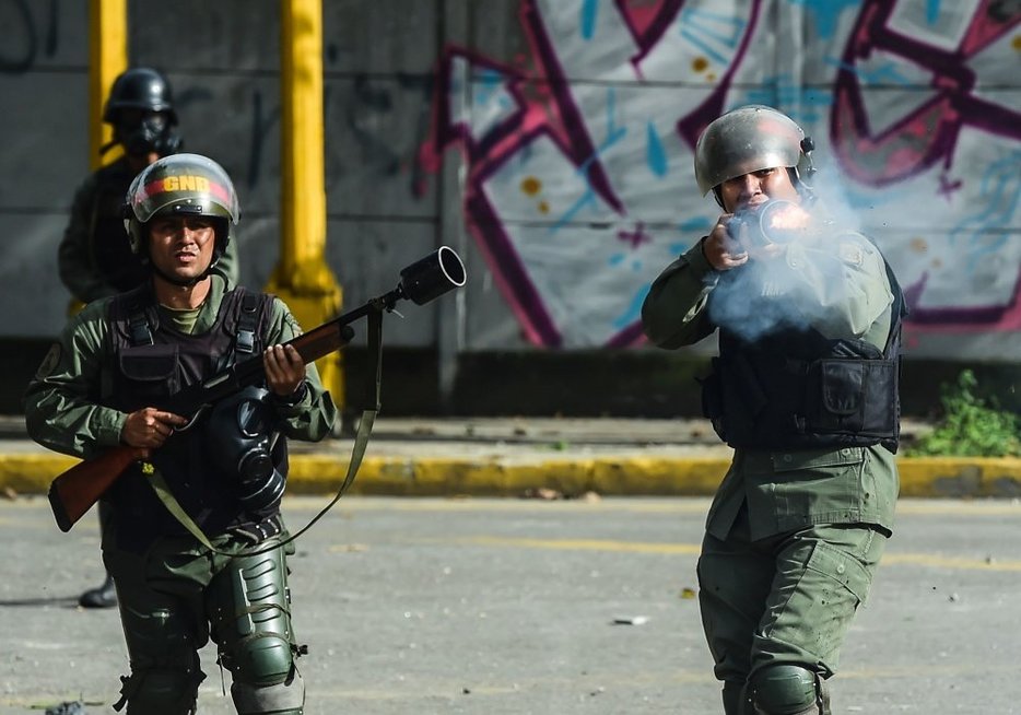 Sunkios pagirios nušokus nuo naftos adatos: krizė Venesueloje (nuotr. SCANPIX)