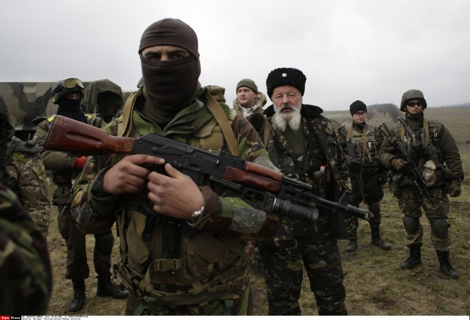 Ukrainos kariuomenės kariai netoli Mariupolio (nuotr. SCANPIX)