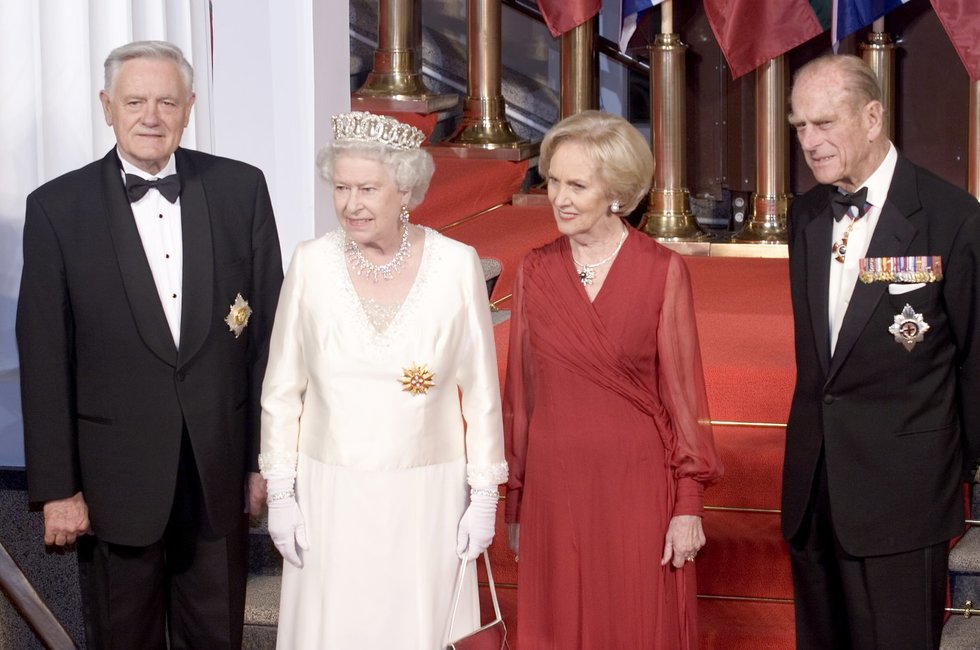 Valdas Adamkus, karalienė Elžbieta II, Alma Adamkienė, princas Filipas BNS Foto