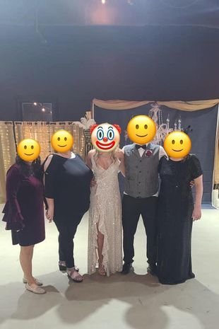 Pamačiusi vyro sesers suknelę vestuvėse nuotaka sprogo iš pykčio: to nesitikėjo (nuotr. Twitter)
