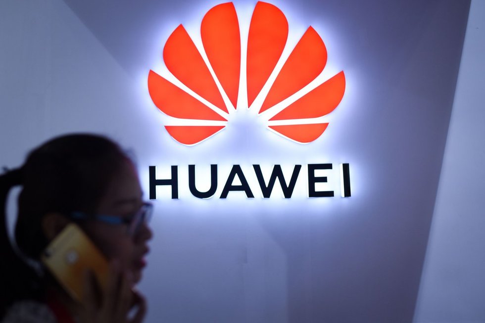 „Huawei“ pralinksmino: vadovė įkliuvo su „Apple“ produkcija (nuotr. SCANPIX)