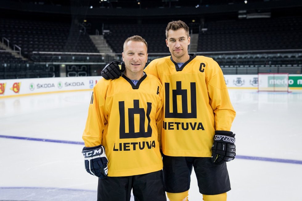 Darius Kasparatisi ir Dainius Zubrus (nuotr. hockey.lt)