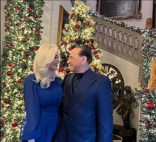 Silvio Berlusconi trečiąjį kartą prisiekė „amžiną meilę“ (nuotr. Instagram)