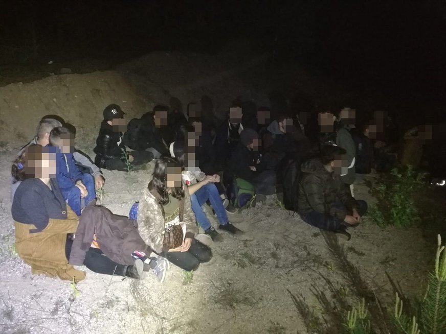 Iš Baltarusijos plūsta neteisėti migrantai – VSAT pareigūnai sulaikė 52 asmenis