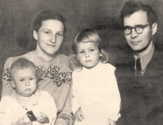 Gediminas ir Mindaugas Rasteniai su mama Valentina ir tėčiu Vincentu