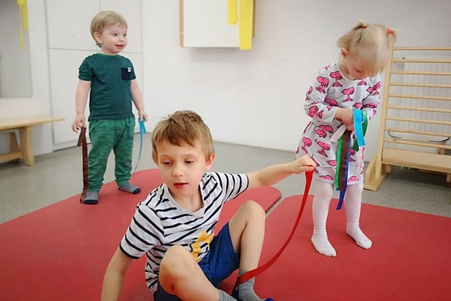 „Ypatingos studijos“ įkūrėja Rasa Rudaitienė siekia, kad vaikai suprastų, jog šokis yra natūralus džiaugsmas. „Ypatingos studijos“ archyvo nuotr.