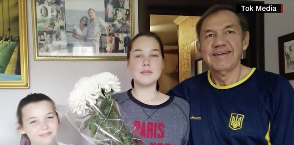 Ukrainietė 12-metė Kira su seneliu Oleksandr 