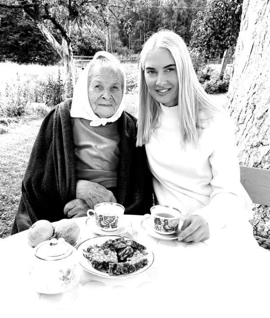 Kristina Ivanova su močiute Agafija (nuotr. asm. archyvo)