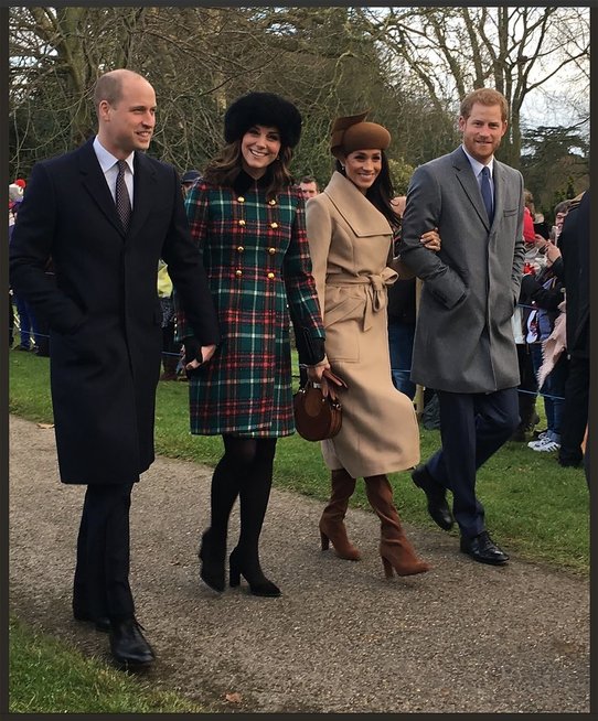 Princas Williamas, princesė Kate Middleton, Sasekso kunigaikščiai Meghan Markle ir Harry per Kalėdas 2017 metais (nuotr. SCANPIX)