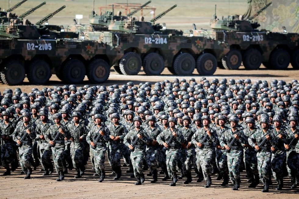 Baltiesiems rūmams sugriežtinus toną, Kinija demonstruoja savo kariuomenės galią (nuotr. SCANPIX)