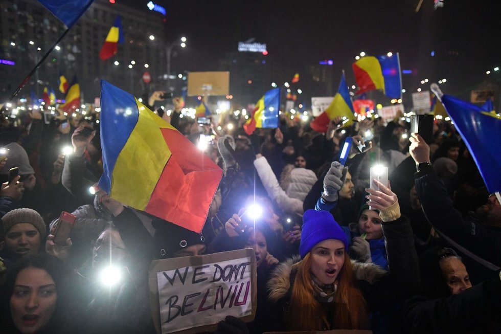 Rumunijoje apie pusė milijono žmonių vėl protestavo prieš vyriausybę (nuotr. SCANPIX)