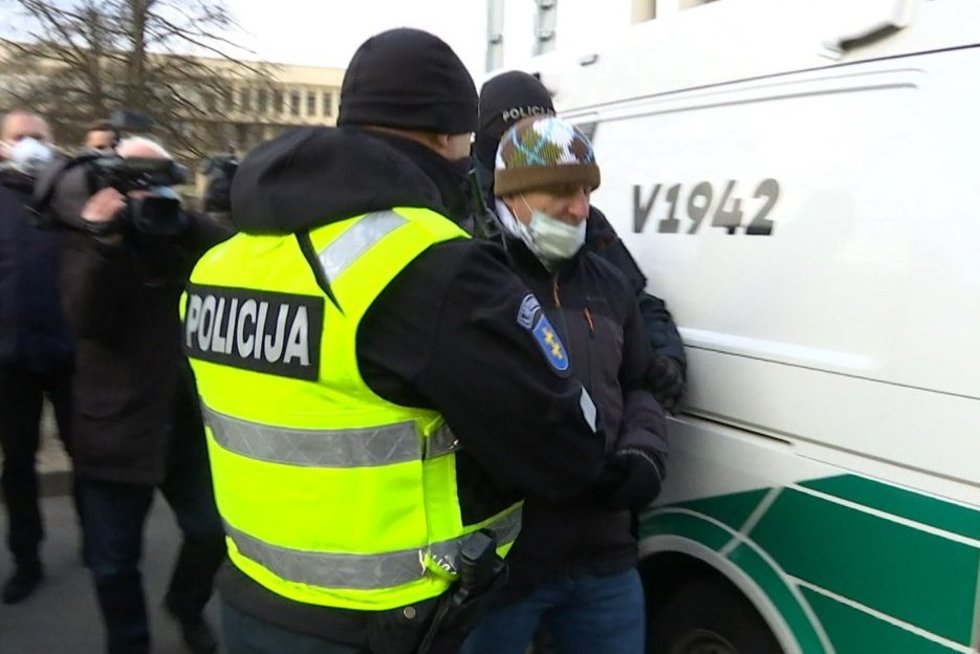 Vilniuje vyko protestai prieš kaukių dėvėjimą (nuotr. stop kadras)