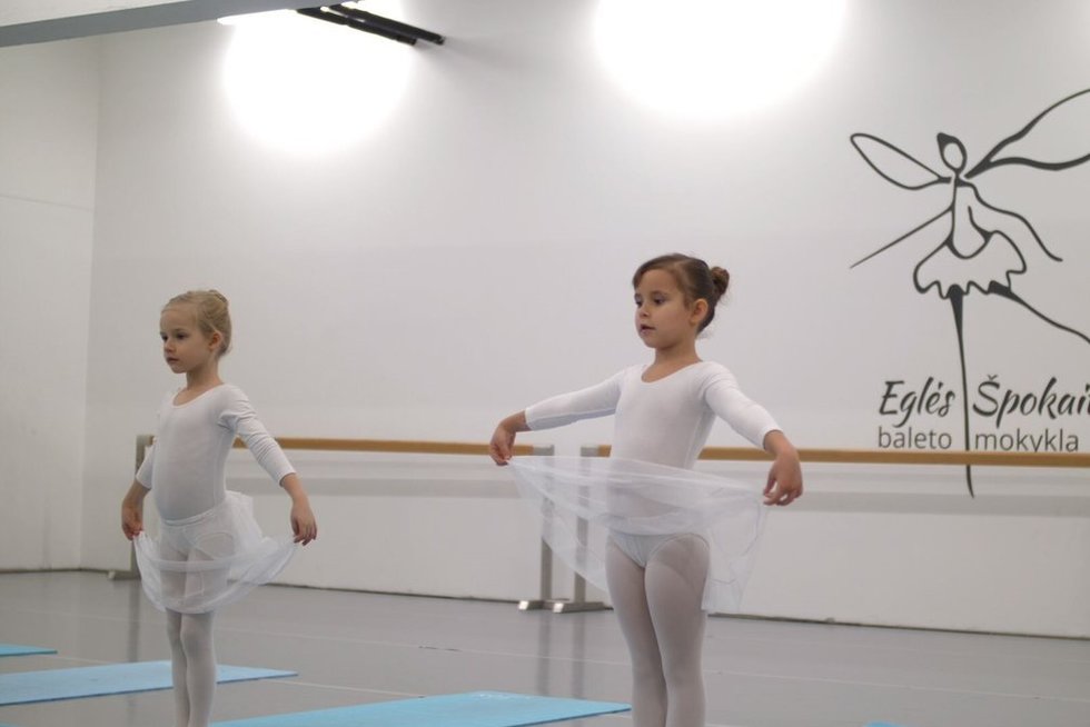 Eglės Špokaitės baleto mokyklos jaunosios balerinos  