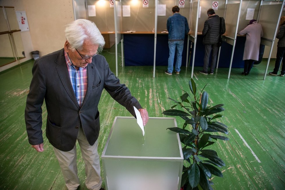 Rinkėjai balsuoja prezidento rinkimuose (Fotodiena/Justinas Auškelis)  