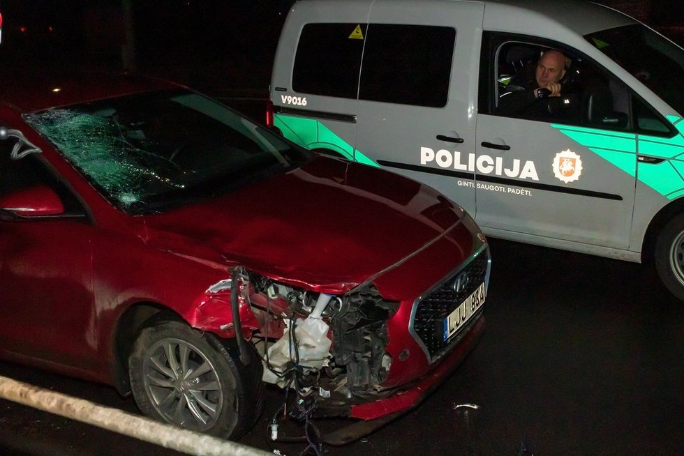Vilniuje Antakalnio gatvėje girtas vairuotojas partrenkė ir mirtinai sužalojo dviratininkę (nuotr. Broniaus Jablonsko)