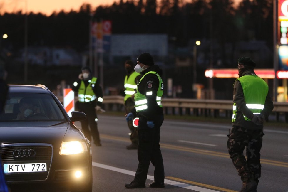 Patikrinimai vyks visą ilgąjį savaitgalį: pareigūnai stabdys automobilius ir patruliuos(nuotr. Broniaus Jablonsko)