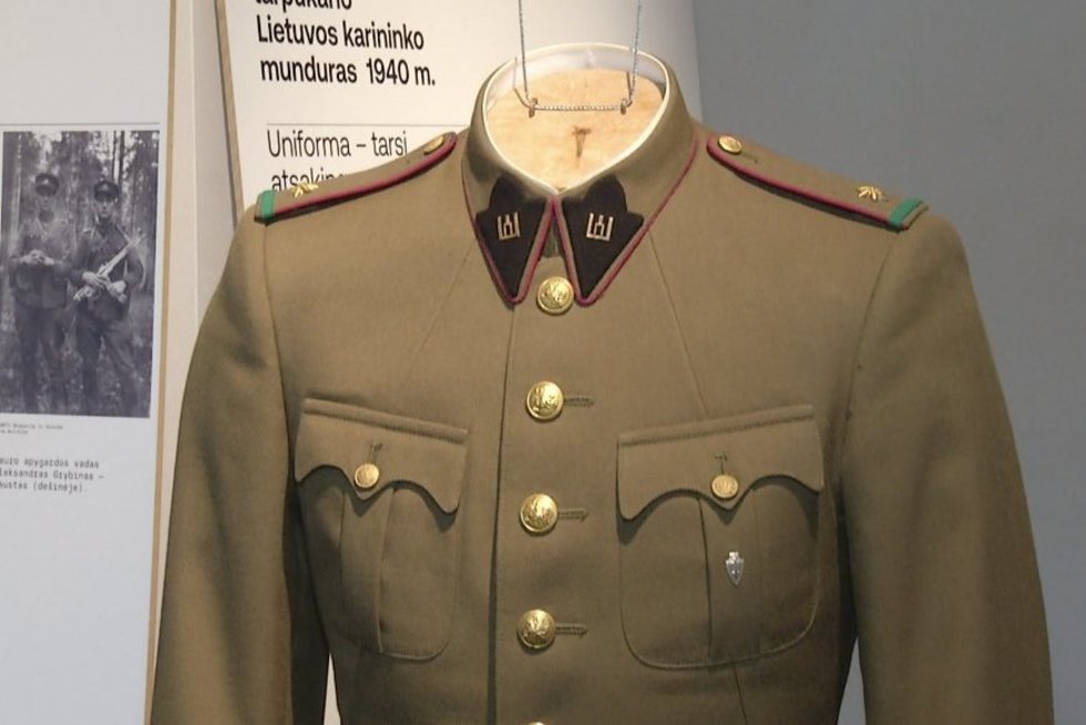  Lietuvoje pristatyta autentiška, atkurta partizano uniforma (nuotr. stop kadras)