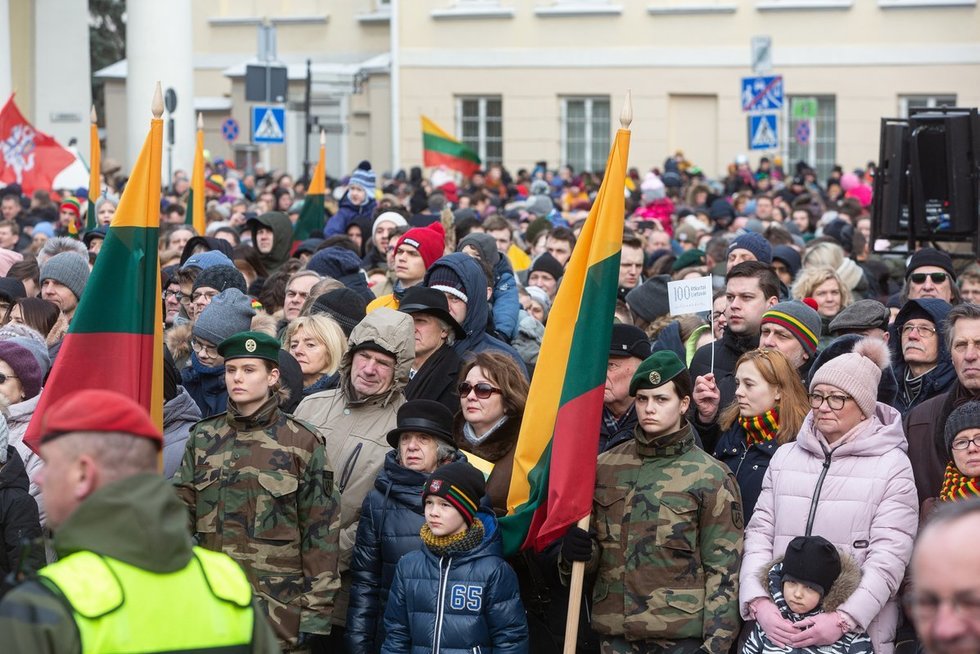 Sostinėje tūkstančiai žmonių Vasario 16-ąją paminėjo tradicinėje eisenoje (Greta Skaraitienė/Fotobankas)