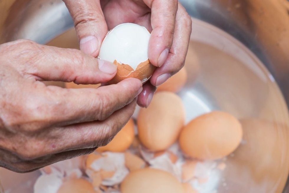 Kiaušinio lupimas  (nuotr. Shutterstock.com)