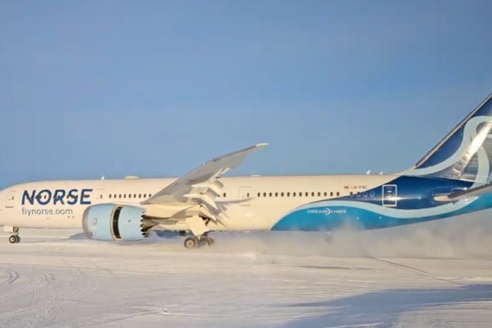 Lėktuvas Antarktidoje (nuotr. stop kadras)